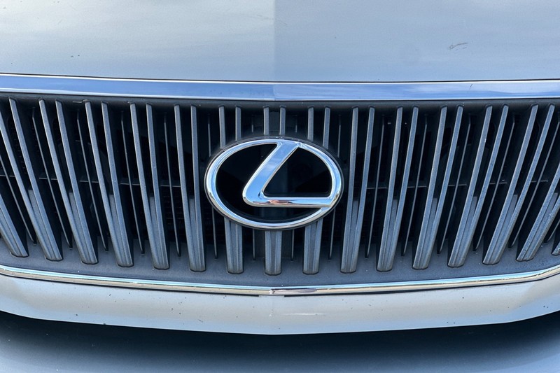 Lexus RX 330 Vehicle Full-screen Gallery Image 45