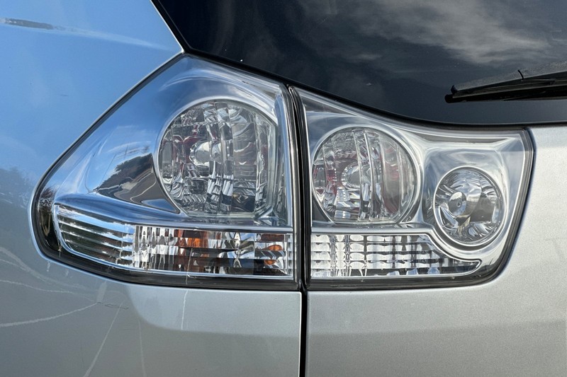 Lexus RX 330 Vehicle Full-screen Gallery Image 46