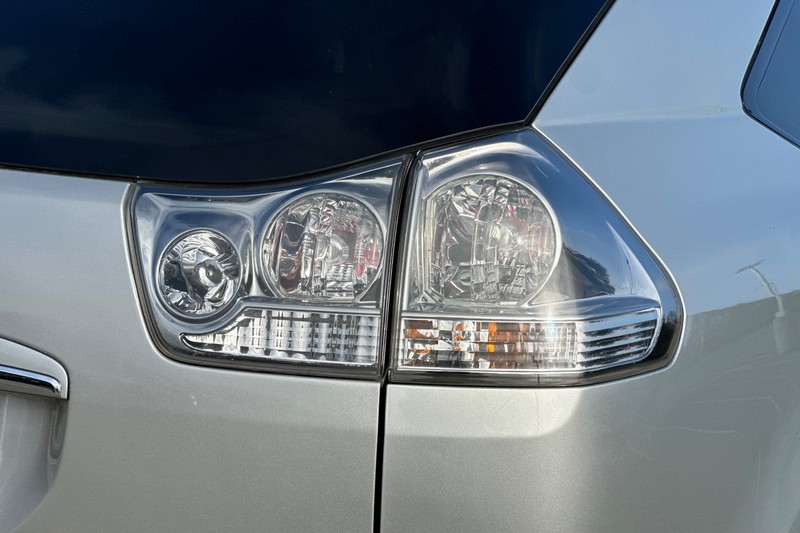 Lexus RX 330 Vehicle Full-screen Gallery Image 48