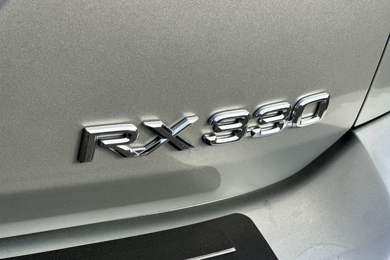 Lexus RX 330 Vehicle Full-screen Gallery Image 49