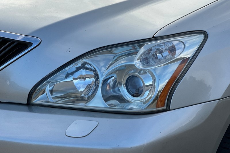 Lexus RX 330 Vehicle Full-screen Gallery Image 50