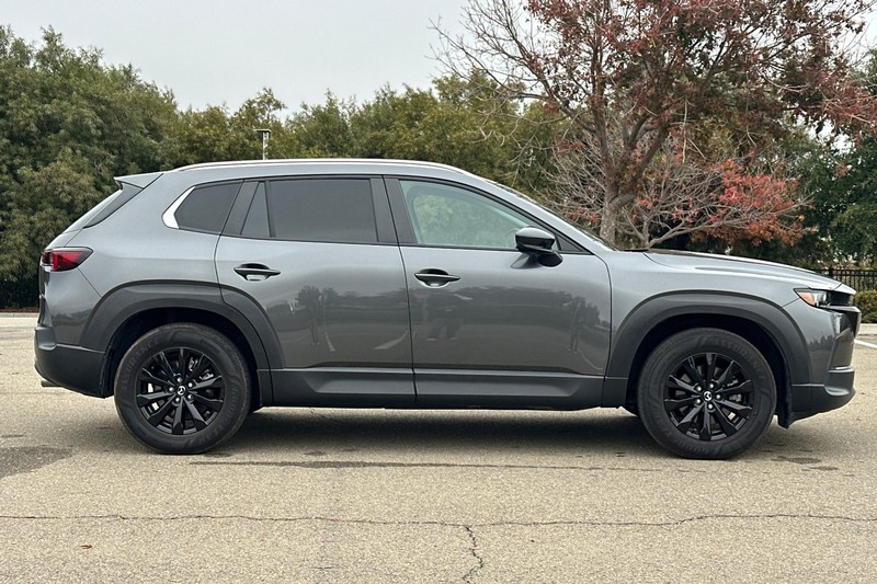 Mazda CX-50 Vehicle Full-screen Gallery Image 03