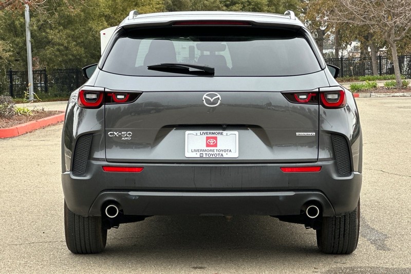 Mazda CX-50 Vehicle Full-screen Gallery Image 05