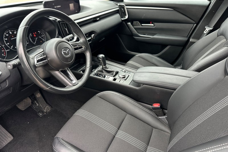 Mazda CX-50 Vehicle Full-screen Gallery Image 10