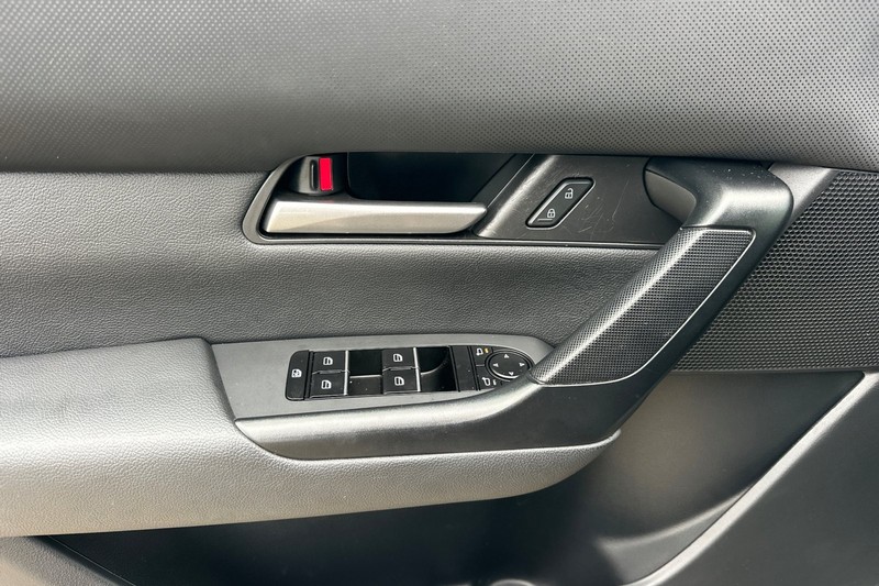 Mazda CX-50 Vehicle Full-screen Gallery Image 11