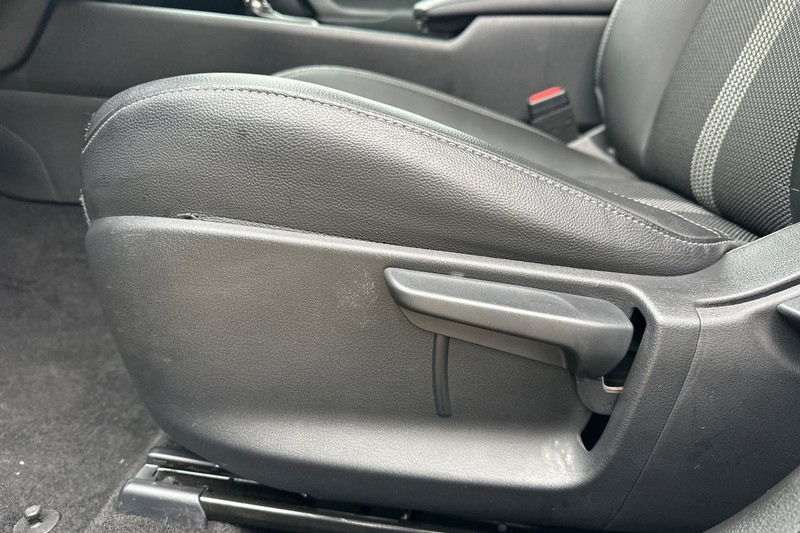 Mazda CX-50 Vehicle Full-screen Gallery Image 13