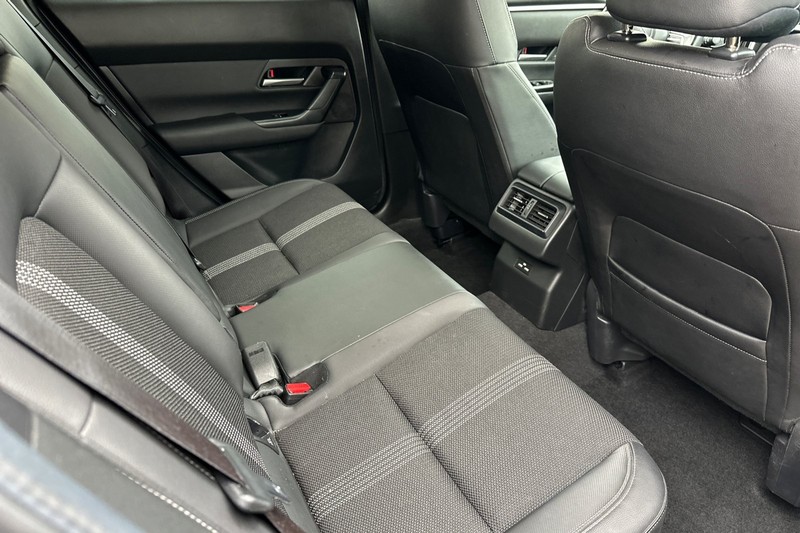 Mazda CX-50 Vehicle Full-screen Gallery Image 18