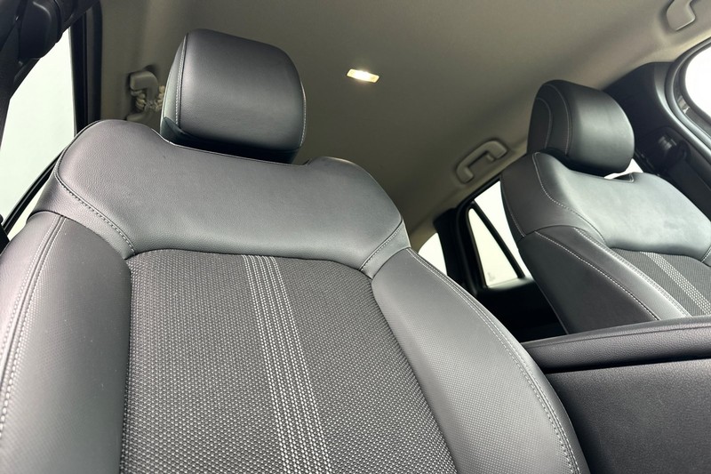 Mazda CX-50 Vehicle Full-screen Gallery Image 20