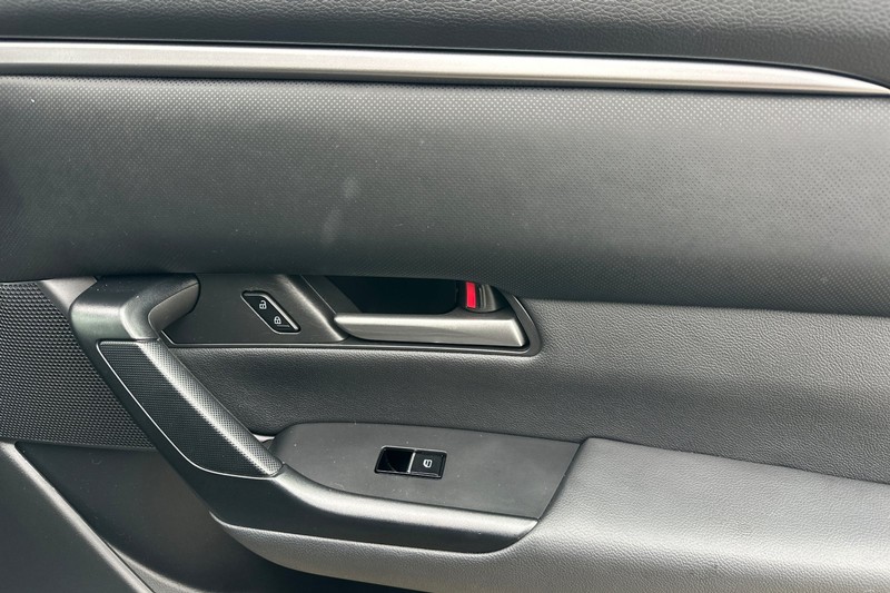 Mazda CX-50 Vehicle Full-screen Gallery Image 21