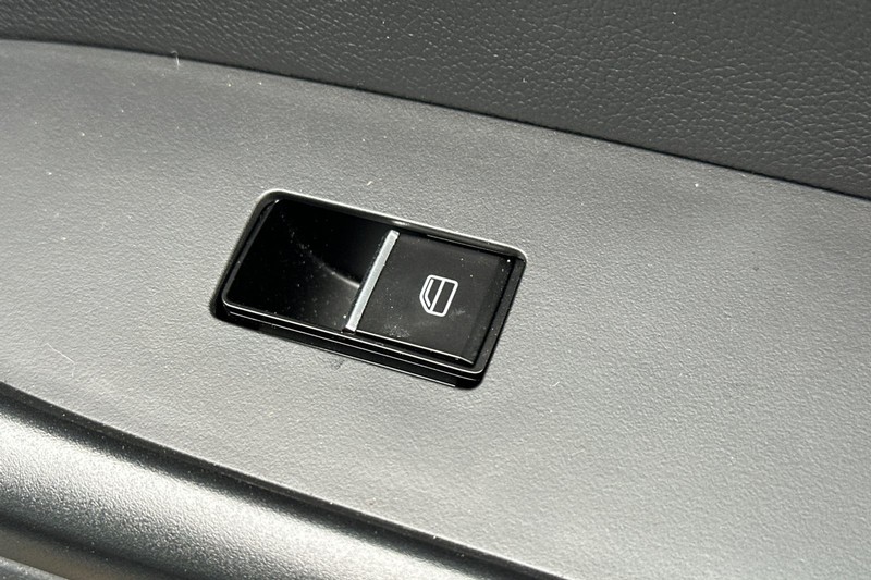 Mazda CX-50 Vehicle Full-screen Gallery Image 22