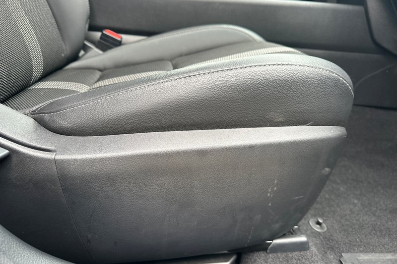 Mazda CX-50 Vehicle Full-screen Gallery Image 23