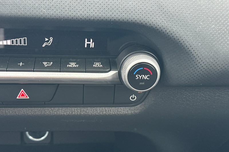 Mazda CX-50 Vehicle Full-screen Gallery Image 30