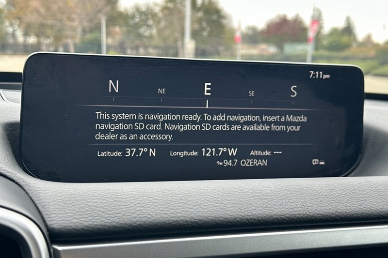 Mazda CX-50 Vehicle Full-screen Gallery Image 45