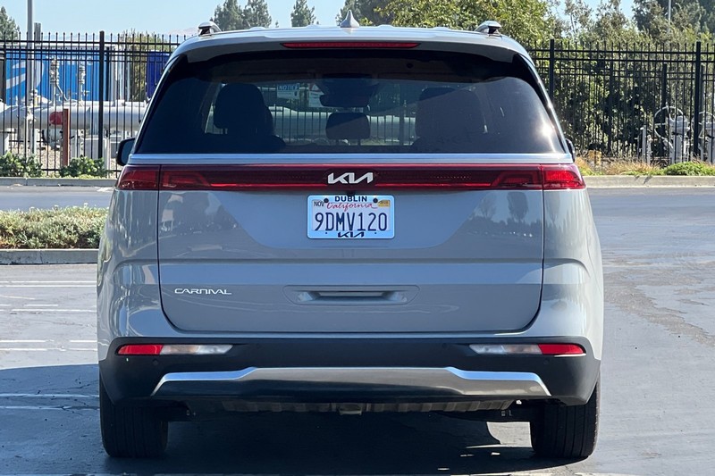 Kia Carnival Vehicle Full-screen Gallery Image 05