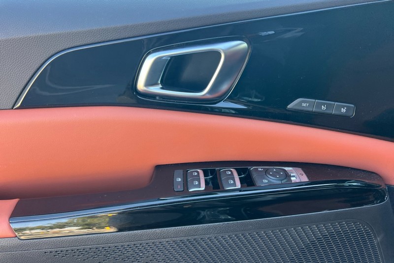 Kia Carnival Vehicle Full-screen Gallery Image 10