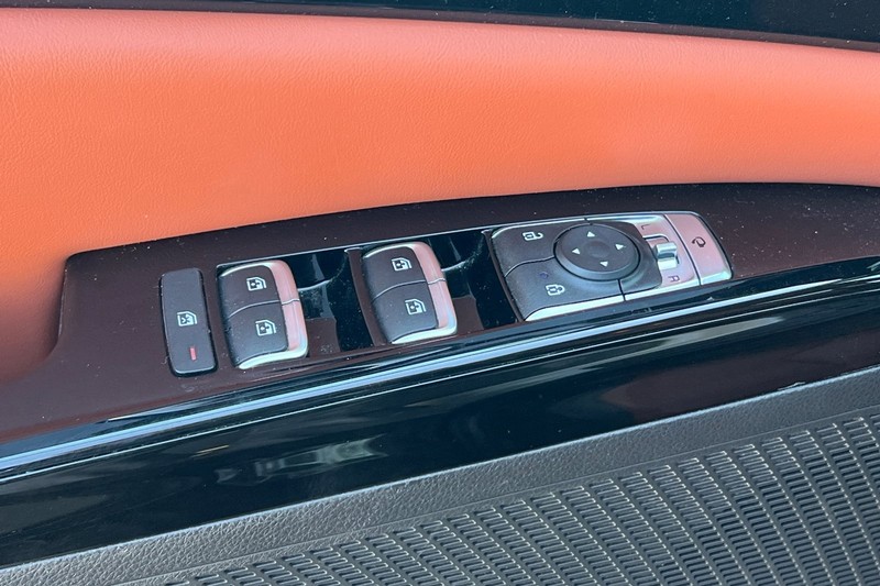 Kia Carnival Vehicle Full-screen Gallery Image 11