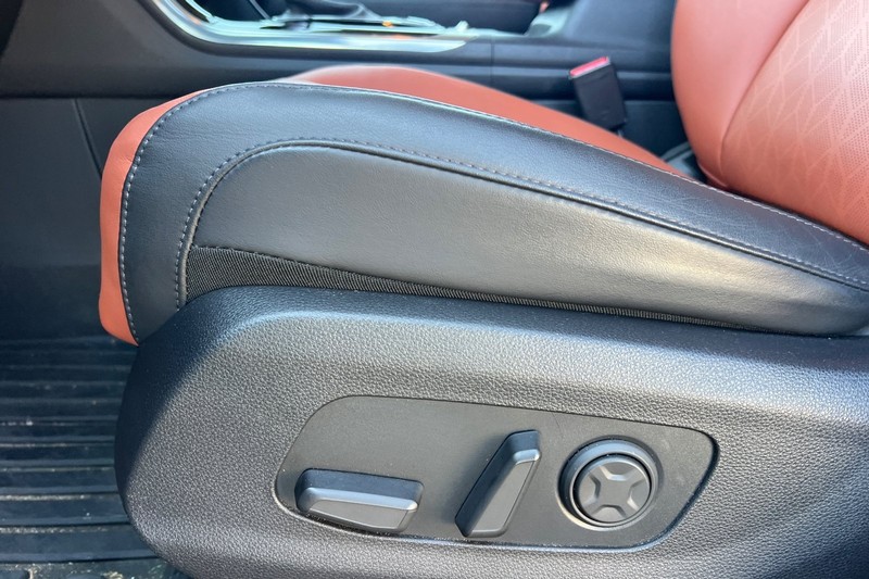 Kia Carnival Vehicle Full-screen Gallery Image 12