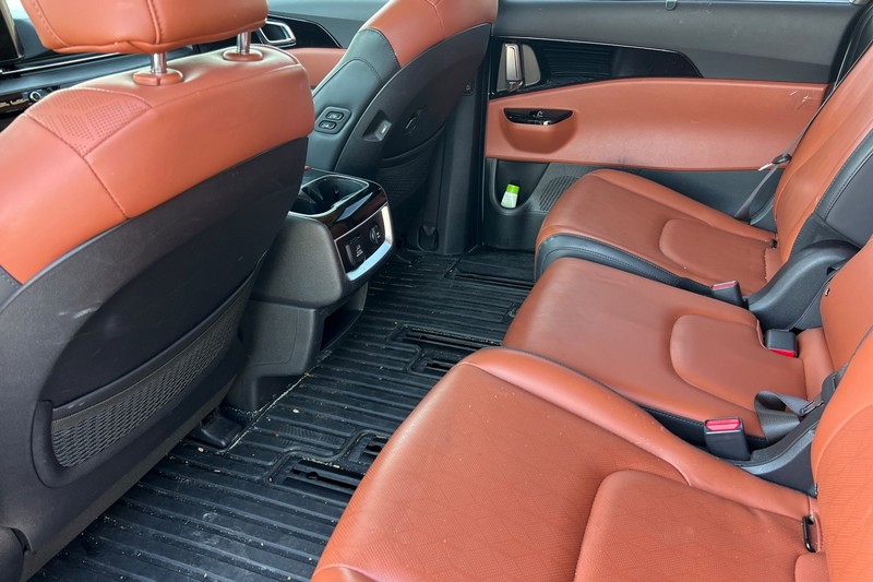 Kia Carnival Vehicle Full-screen Gallery Image 13