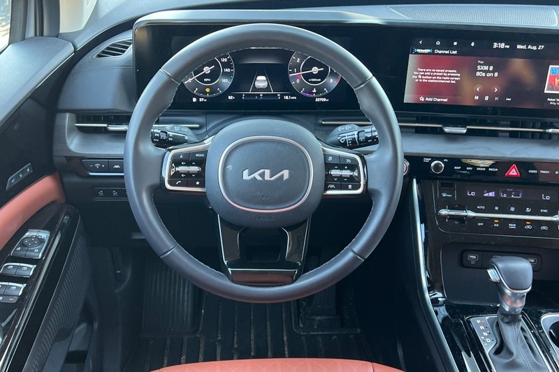 Kia Carnival Vehicle Full-screen Gallery Image 15