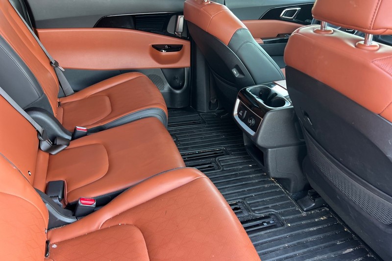 Kia Carnival Vehicle Full-screen Gallery Image 17