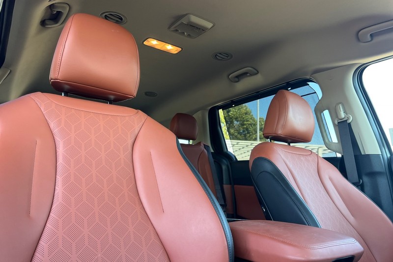 Kia Carnival Vehicle Full-screen Gallery Image 19