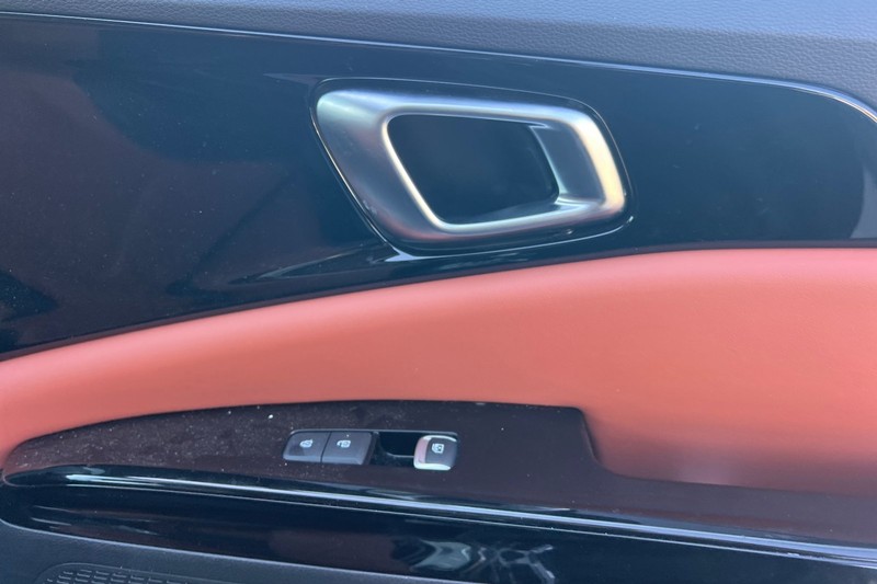 Kia Carnival Vehicle Full-screen Gallery Image 20