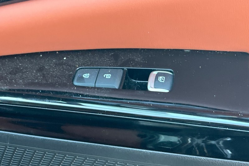 Kia Carnival Vehicle Full-screen Gallery Image 21