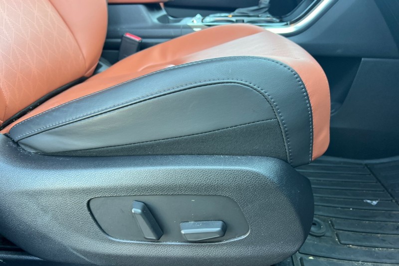 Kia Carnival Vehicle Full-screen Gallery Image 22