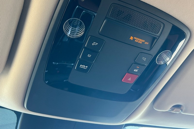 Kia Carnival Vehicle Full-screen Gallery Image 23