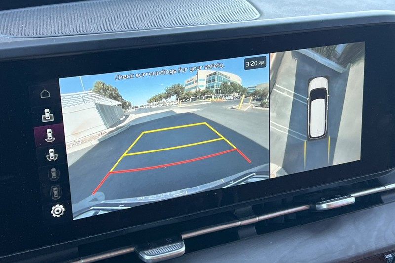 Kia Carnival Vehicle Full-screen Gallery Image 26