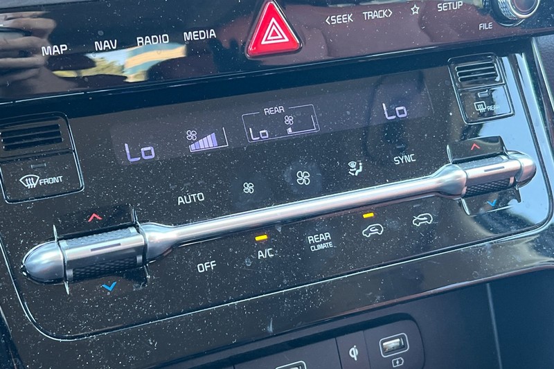 Kia Carnival Vehicle Full-screen Gallery Image 27