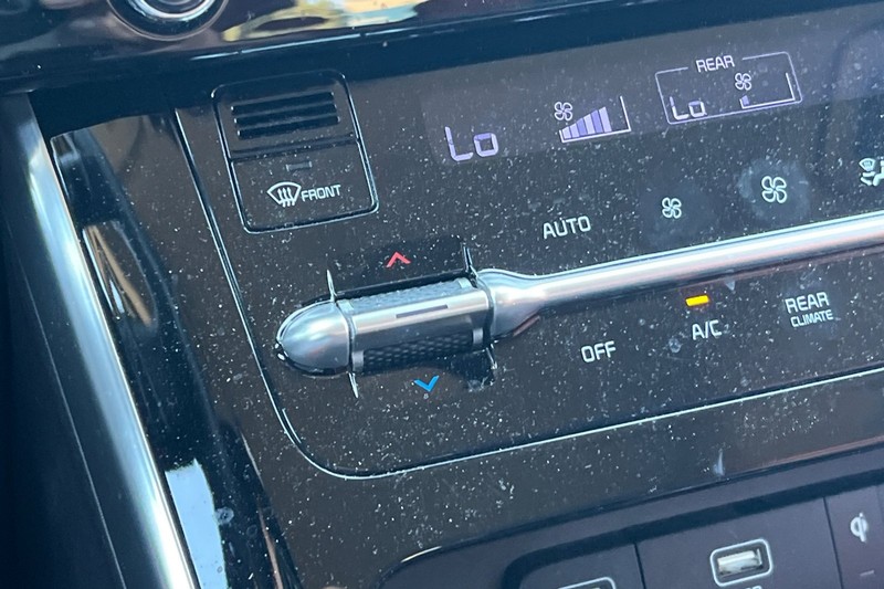 Kia Carnival Vehicle Full-screen Gallery Image 28