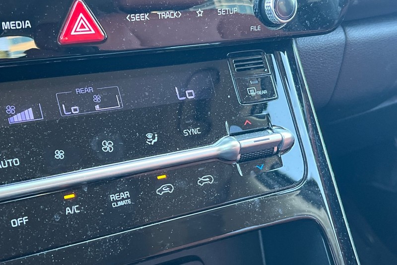 Kia Carnival Vehicle Full-screen Gallery Image 29