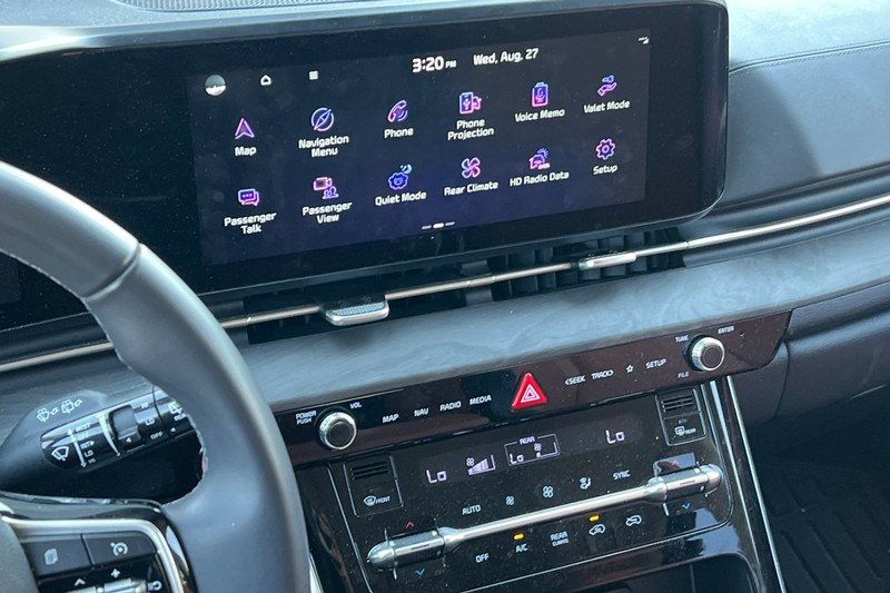 Kia Carnival Vehicle Full-screen Gallery Image 30