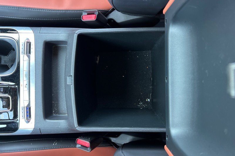 Kia Carnival Vehicle Full-screen Gallery Image 31