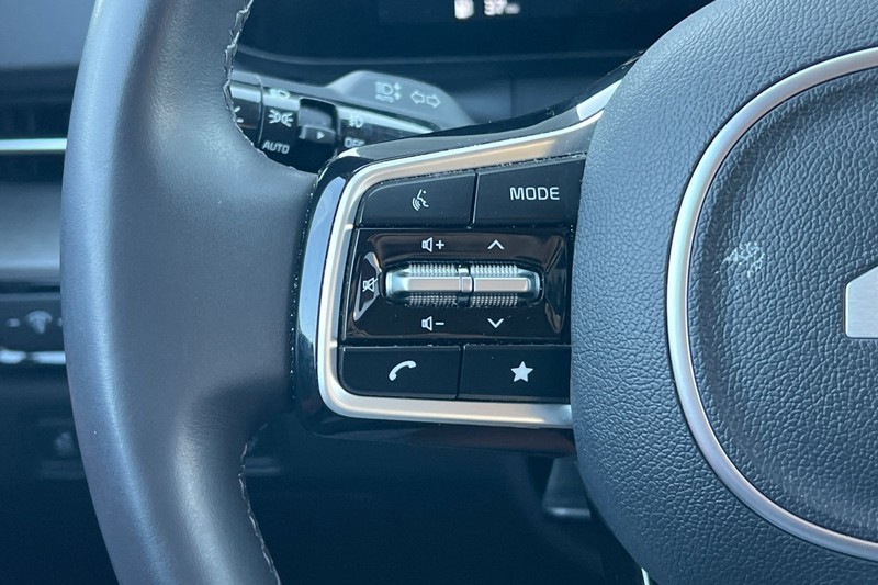 Kia Carnival Vehicle Full-screen Gallery Image 35