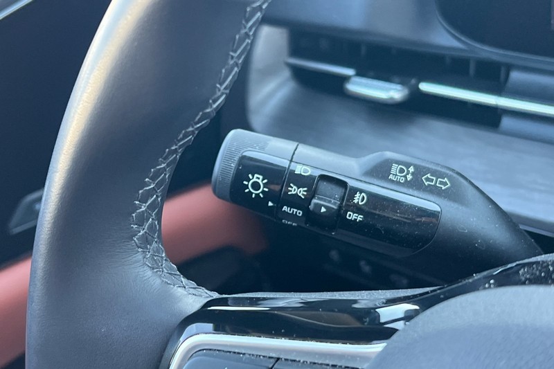 Kia Carnival Vehicle Full-screen Gallery Image 36