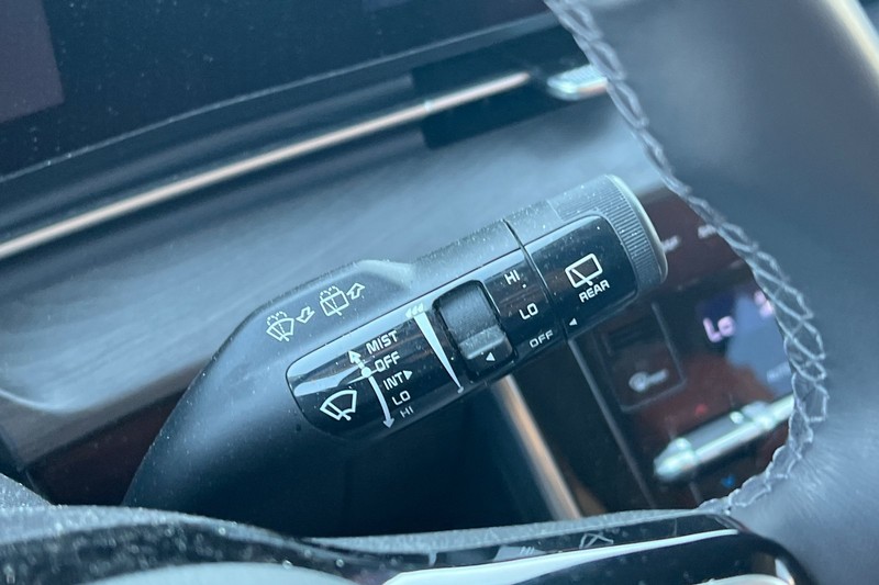 Kia Carnival Vehicle Full-screen Gallery Image 38