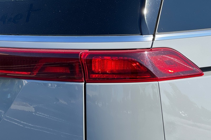 Kia Carnival Vehicle Full-screen Gallery Image 50