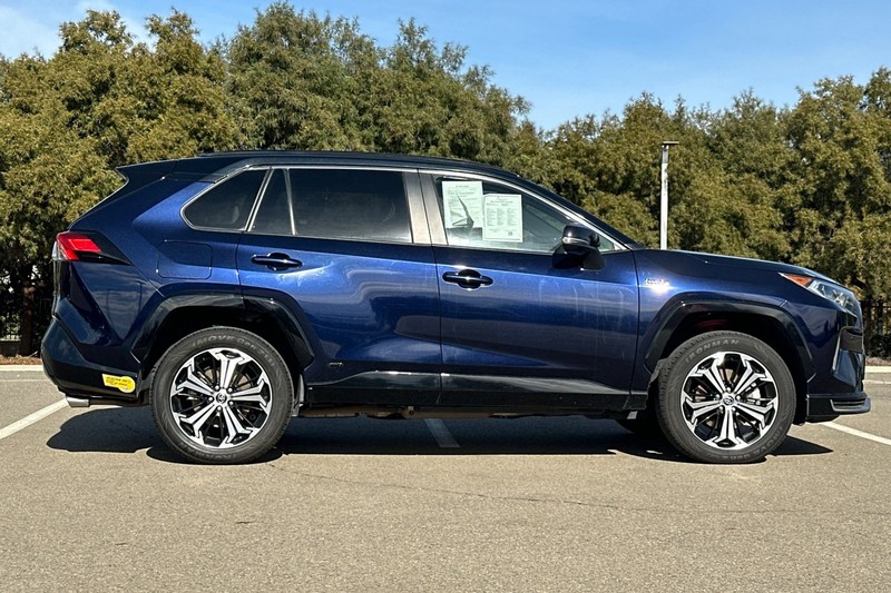 Toyota RAV4 Prime Vehicle Full-screen Gallery Image 03
