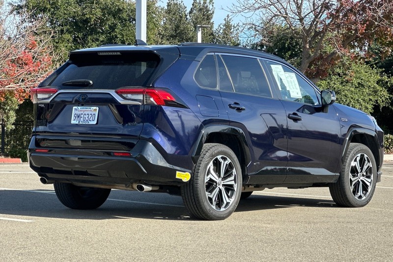 Toyota RAV4 Prime Vehicle Full-screen Gallery Image 04