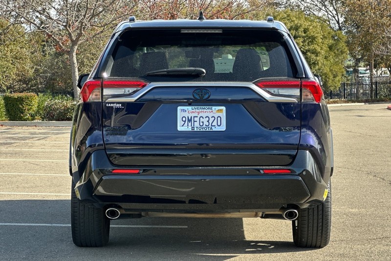 Toyota RAV4 Prime Vehicle Full-screen Gallery Image 05