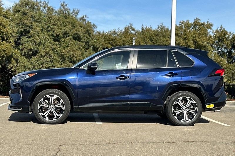 Toyota RAV4 Prime Vehicle Full-screen Gallery Image 07