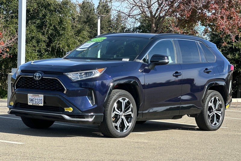 Toyota RAV4 Prime Vehicle Full-screen Gallery Image 08