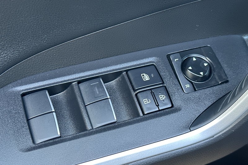 Toyota RAV4 Prime Vehicle Full-screen Gallery Image 12