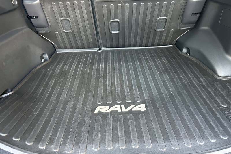 Toyota RAV4 Prime Vehicle Full-screen Gallery Image 17