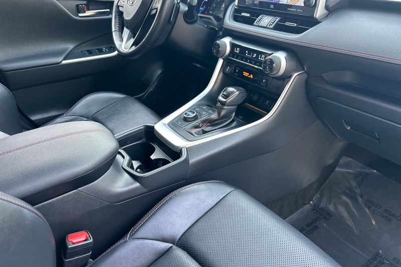 Toyota RAV4 Prime Vehicle Full-screen Gallery Image 19