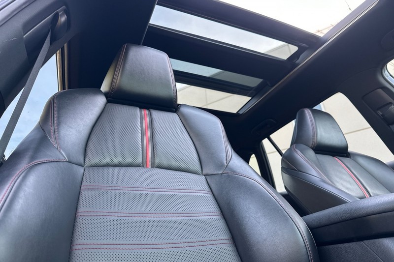 Toyota RAV4 Prime Vehicle Full-screen Gallery Image 20