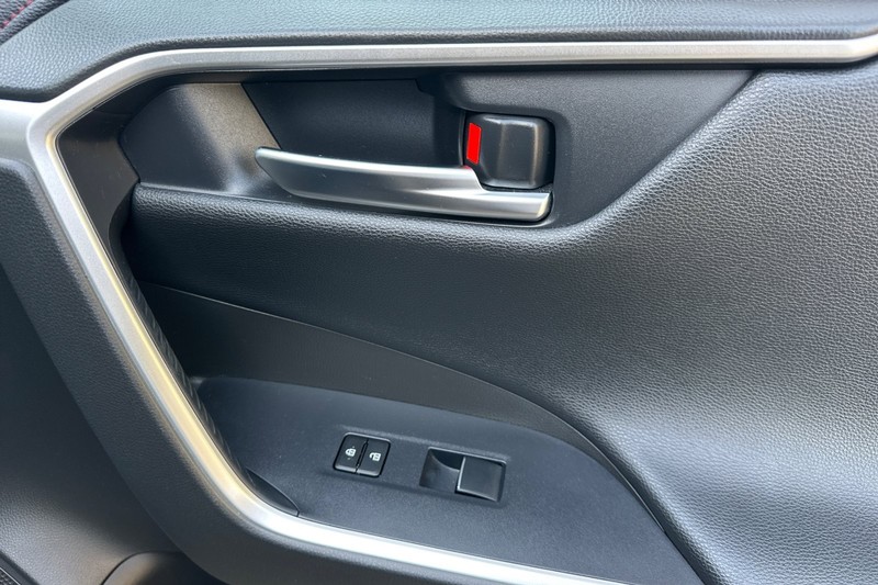 Toyota RAV4 Prime Vehicle Full-screen Gallery Image 21