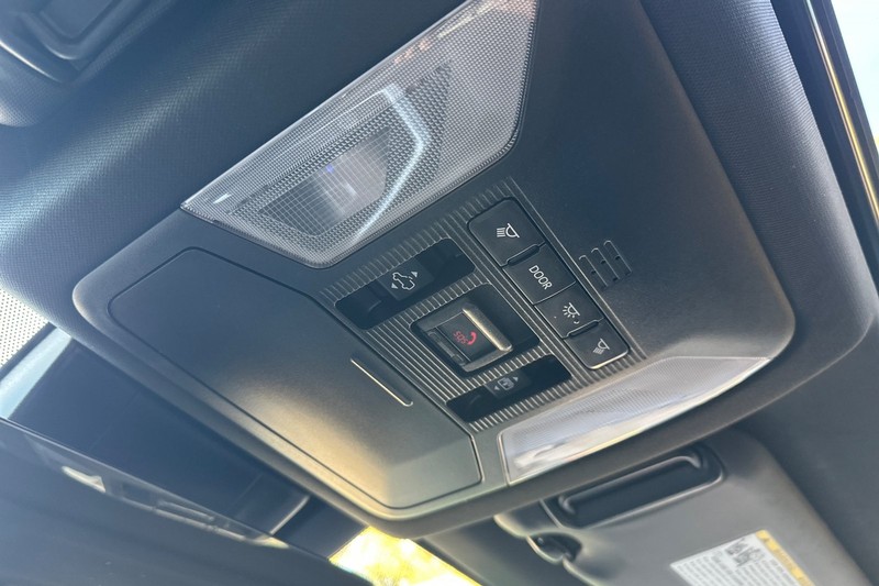 Toyota RAV4 Prime Vehicle Full-screen Gallery Image 24